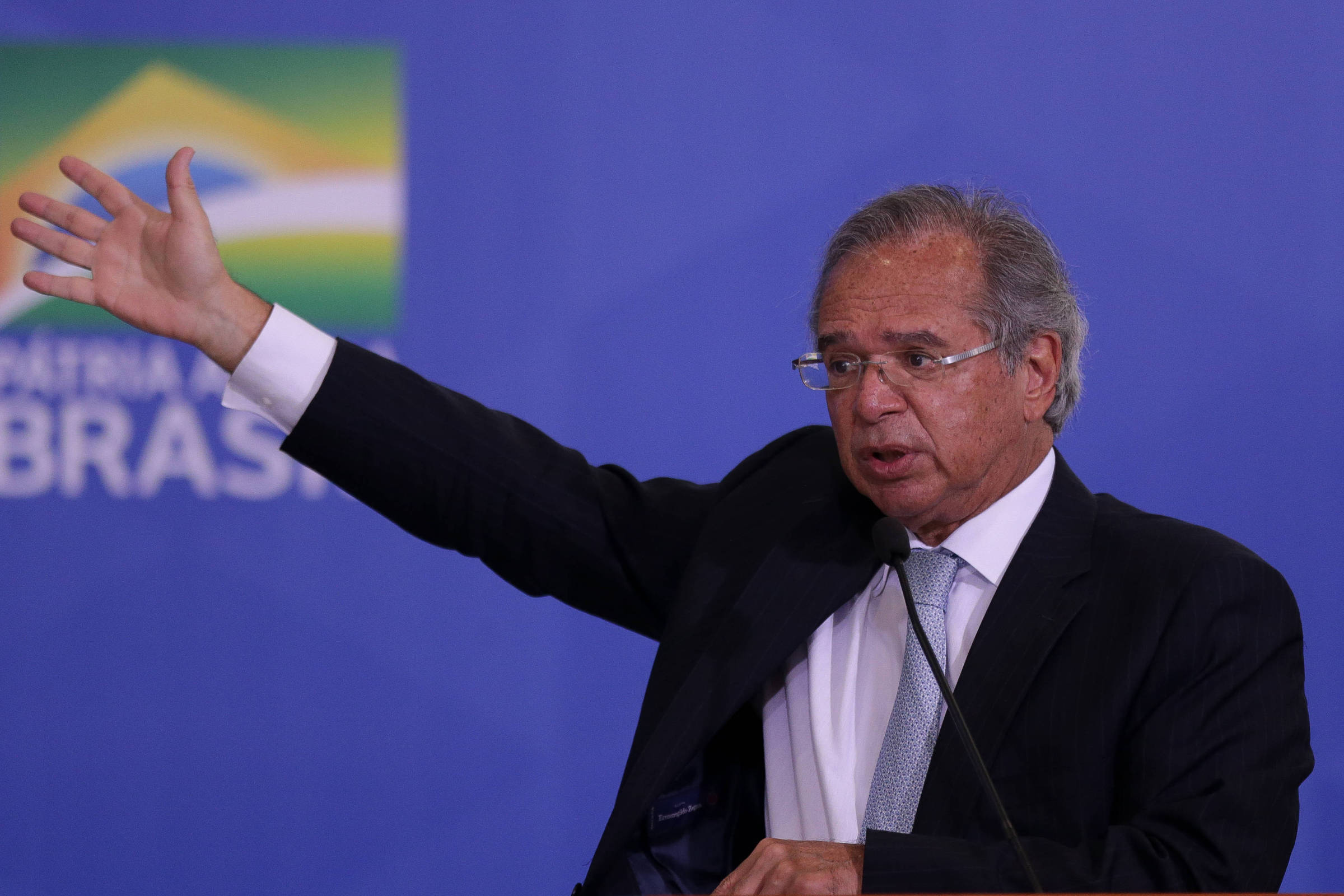 Plano pós-pandemia de Guedes cria imposto negativo para trabalhador informal